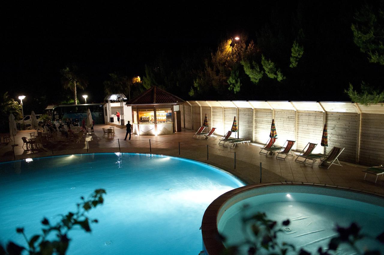 Oasiclub Hotel - Appartamenti Vieste Ngoại thất bức ảnh